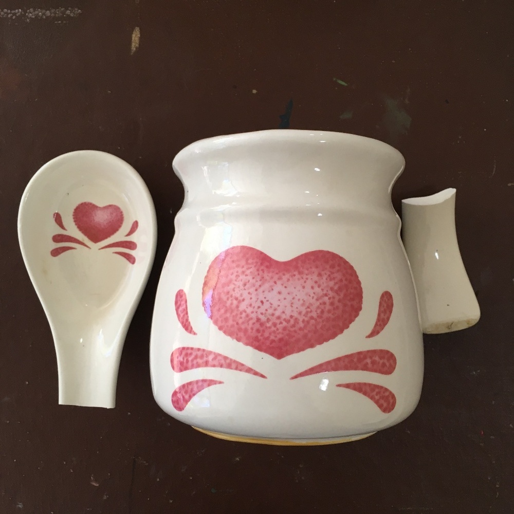 Ceramic heart-themed utensil & broken spoon holders